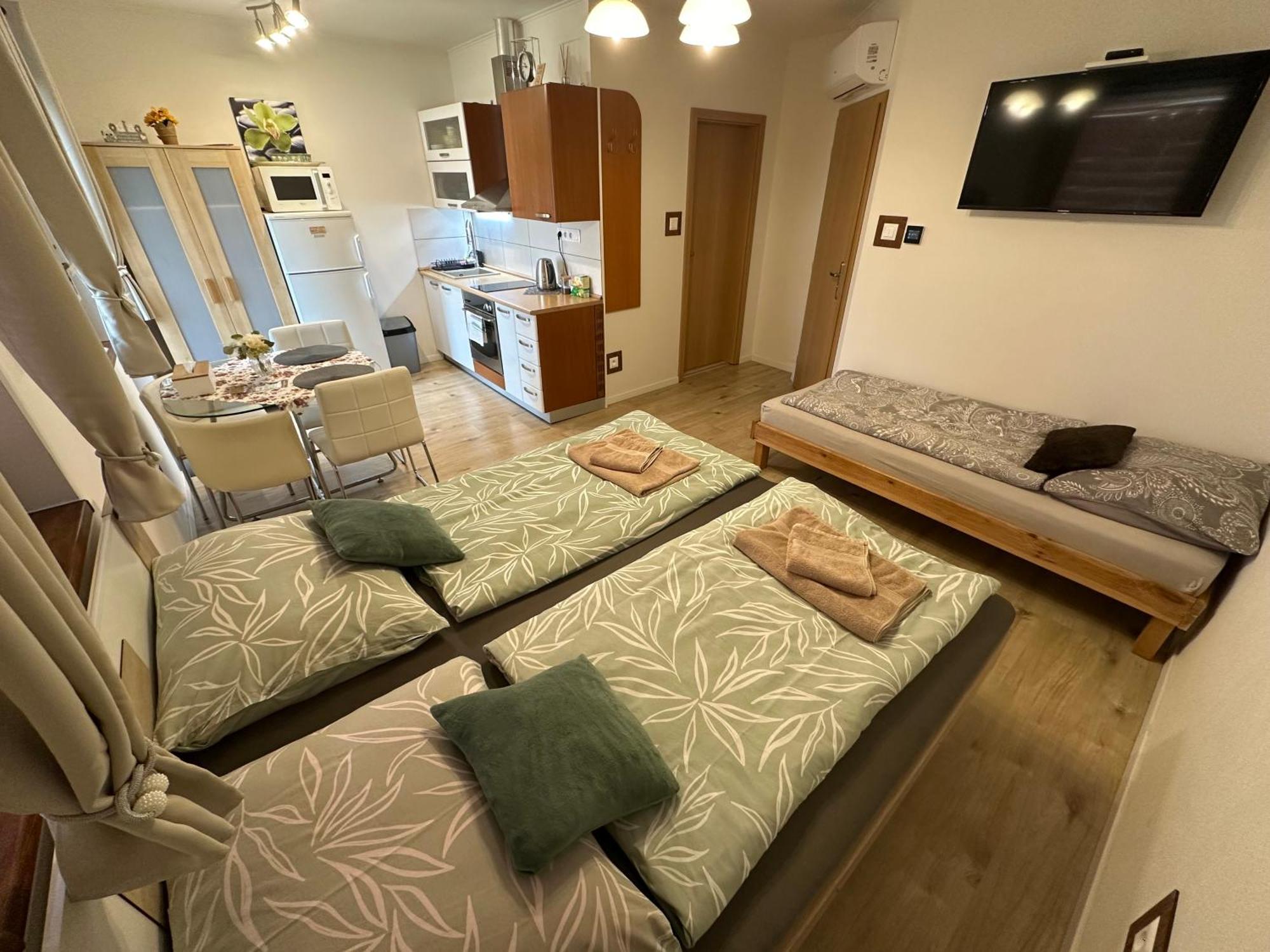 Apartmán LOSONCI pre 2 osoby Nesvady Esterno foto